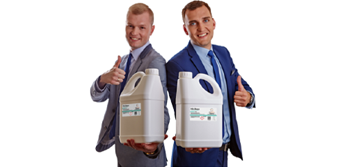 Chemnovatic COO Bartłomiej Gęca on the left, and CEO Marcin Ławecki on the right. Both holding 5l bottles of chemnovatic products and smiling towards camera